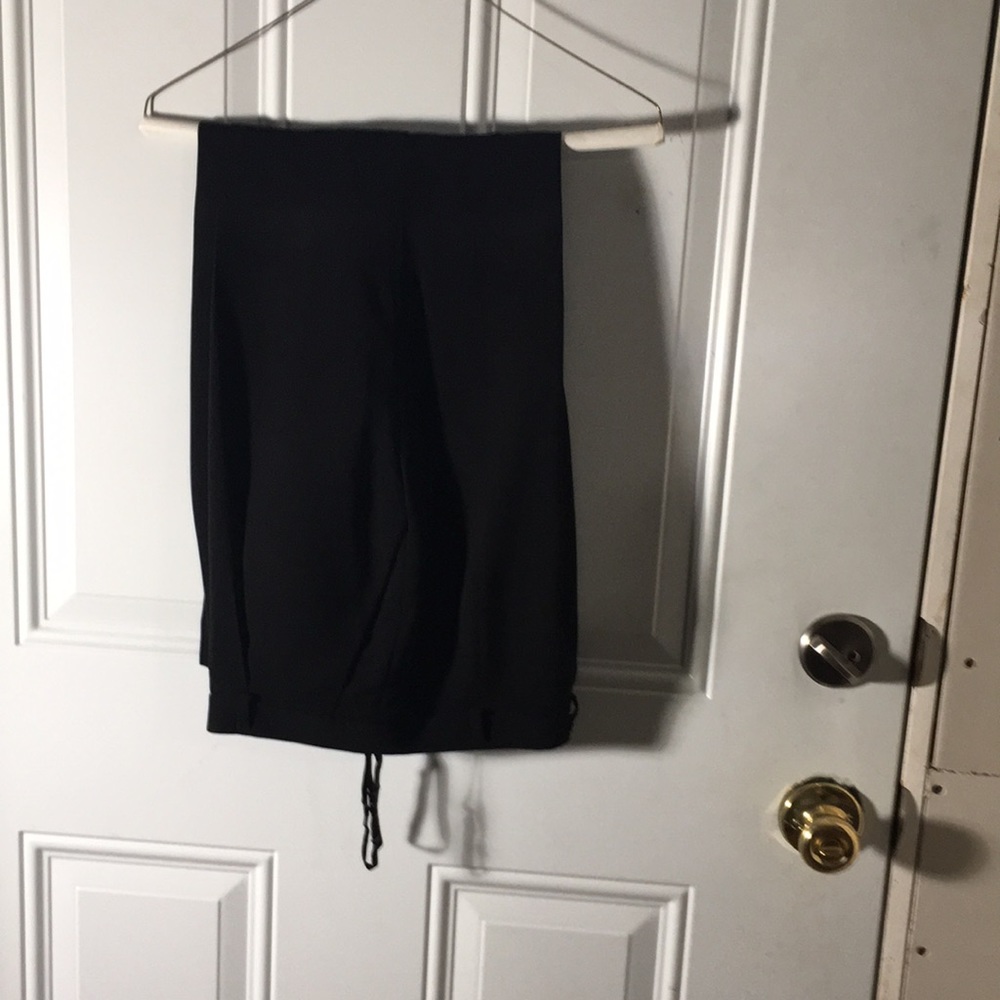 Jones New York Petite woman’s black zip front dress pants size 8P